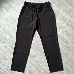 Lululemon On the Fly Mid-Rise Pant/Black/Size 6
